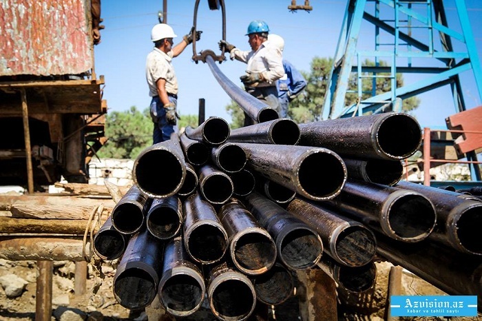 Les cours du pétrole de nouveau en baisse